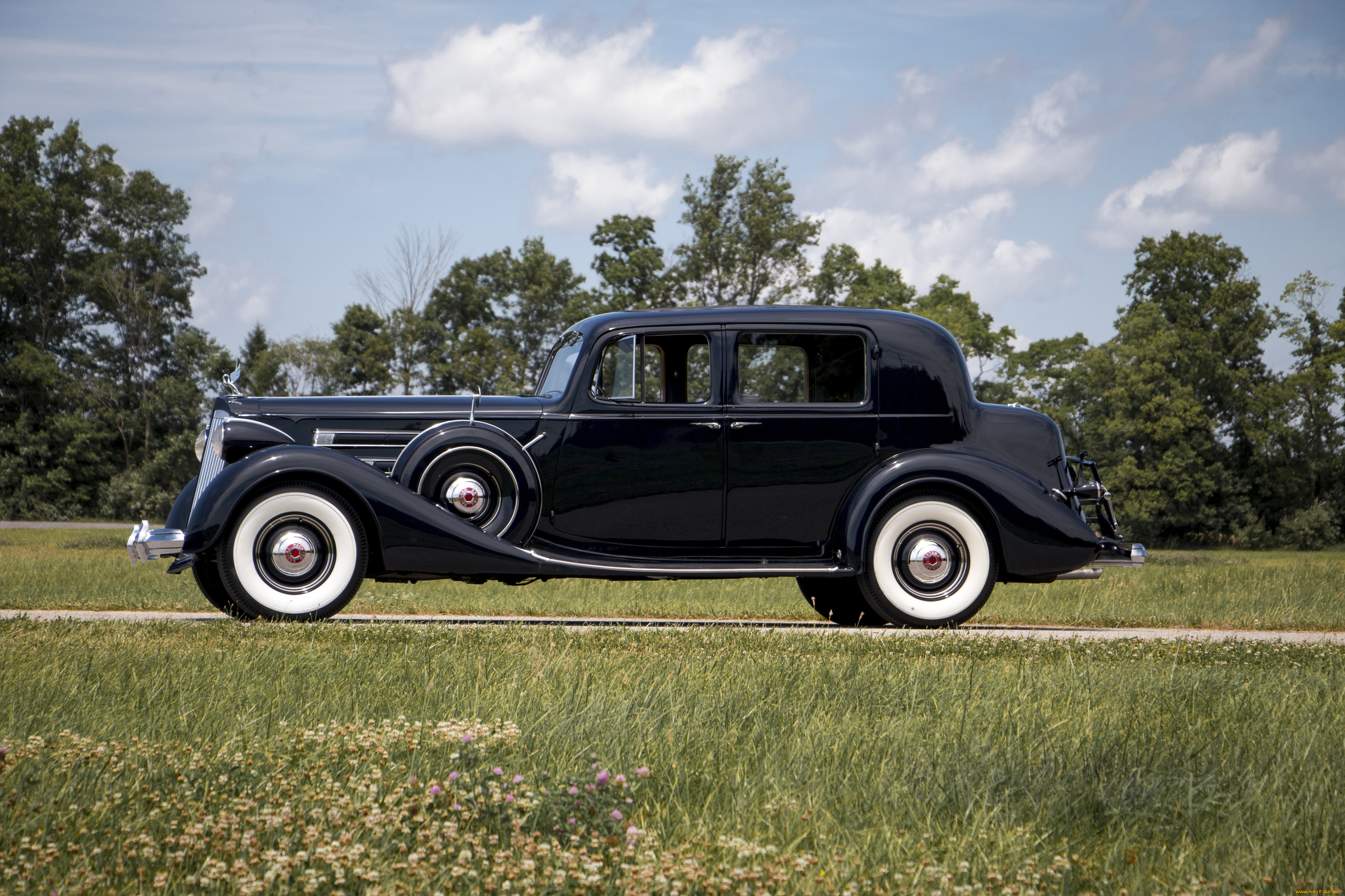 Packard 12 sedan